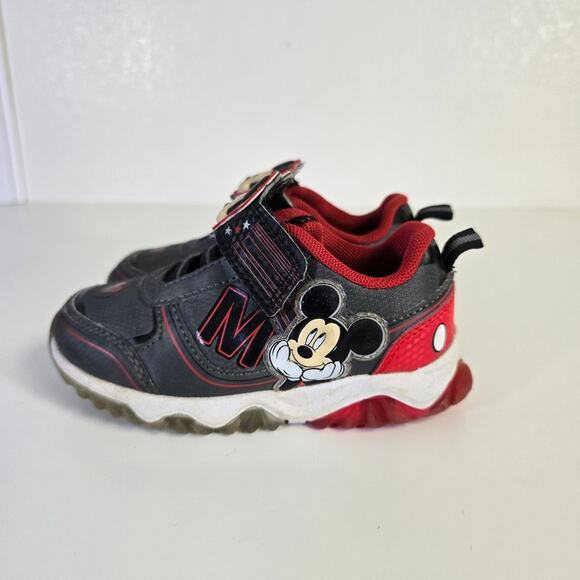 Disney Mickey Mouse Light-up Sneakers in Play Condition size Toddler 9 - Picture 4 of 8